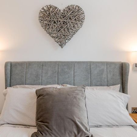 Pass The Keys 1 Bed Albury Contemporary Apartment With Secure Parking Shrewsbury Exteriör bild